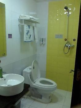Tiandi Renhe Hotel Jinan Buitenkant foto