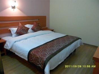 Tiandi Renhe Hotel Jinan Buitenkant foto