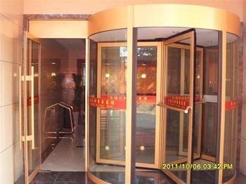 Tiandi Renhe Hotel Jinan Buitenkant foto